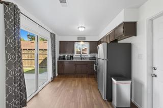 The Cozy Rustic Sequoia Wi-Fi & 2 Garage - 8