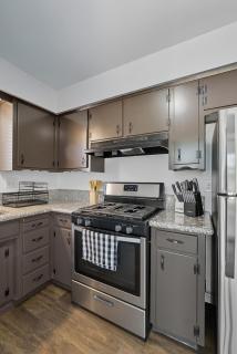 The Cozy Rustic Sequoia Wi-Fi & 2 Garage - 6