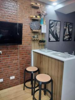 Fully Furnished Condo Near BGC - 9