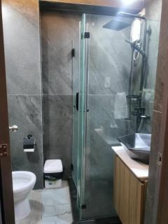 Fully Furnished Condo Near BGC - 4