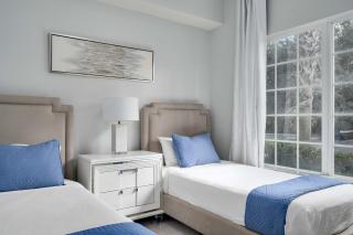 Modern Luxe Escape Near the Magic MP71 - 8