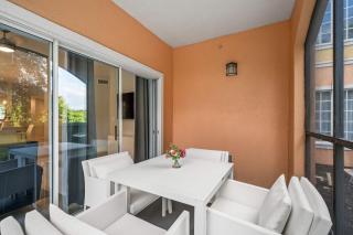 Modern Luxe Escape Near the Magic MP71 - 7