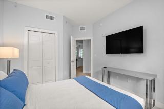 Modern Luxe Escape Near the Magic MP71 - 4