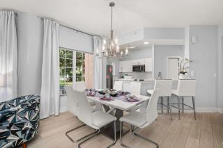 Modern Luxe Escape Near the Magic MP71 - 1