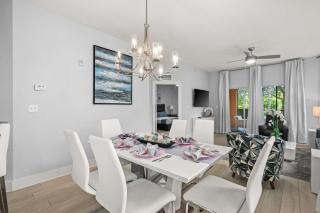 Modern Luxe Escape Near the Magic MP71 - 1