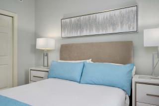 Sleek & Stylish Stay Mins to Magic MP68 - 7