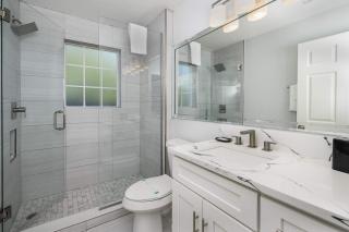 Sleek & Stylish Stay Mins to Magic MP68 - 4