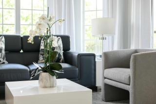 Sleek & Stylish Stay Mins to Magic MP68 - 1