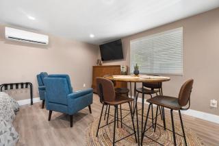 Boho Chic - Dt Visalia With Modern Art Flair - 9