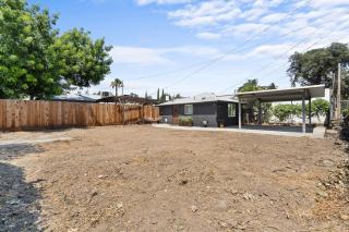 Boho Chic - Dt Visalia With Modern Art Flair - 2