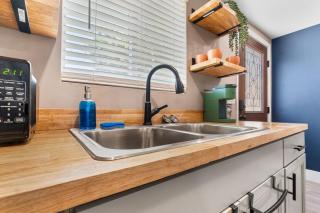 Boho Chic - Dt Visalia With Modern Art Flair - 1