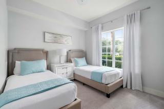 Serene Disney Getaway Designer Style MP61 - 3