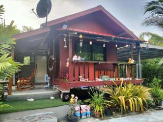 room 3 still available for MotoGP - 0