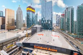 Modern 2 BR Condo - By Scotiabank Arena - City View - 8