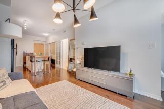 Modern 2 BR Condo - By Scotiabank Arena - City View - 5