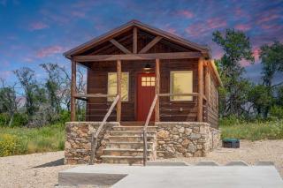 Hill Country Cabin - Cozy Rustic Getaway - 8