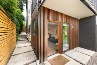 Chic 2020-Built 2BR Urban Oasis Private Backyard - 4