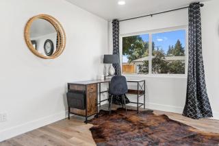 Cambridge Corner - Gateway to Sequoia Ntl Park - 1