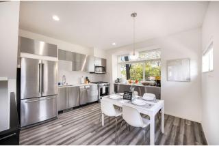 Stylish 3BR Home Near Swedish Hospital & Downtown - 8