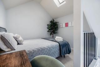 Cozy Loft - Walk to Broadway - Free Gated Parking - 9