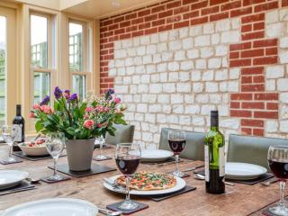 5 Bed in Thornham KT086 - 2