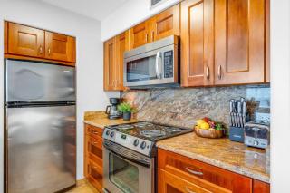 Mahana 302 · MA302 Spectacular BeachFront Studio w Pool AC - 8