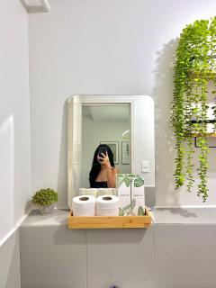 Cozy 2BR Stay for 6pax in High-Floor, Wi-Fi & Family Games near IT Park Cebu- Unit Scarlett by GERRA - 1