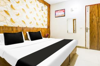 Hotel O Sector 52 Gurgaon - 1