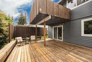 Kirkland Oasis Chic Basement Retreat with Hot Tub - 4