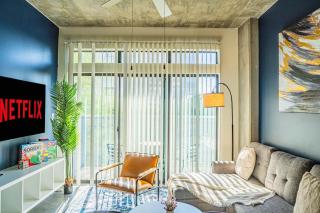 Modern 2BD - CDT - Gym, Pool, Parking - Sleep 8 - 4