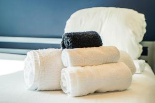 Modern 2BD - CDT - Gym, Pool, Parking - Sleep 8 - 1