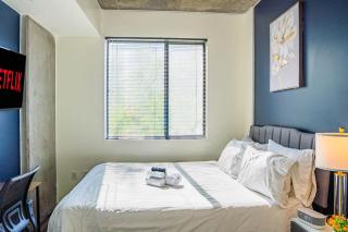 Modern 2BD - CDT - Gym, Pool, Parking - Sleep 8 - 6