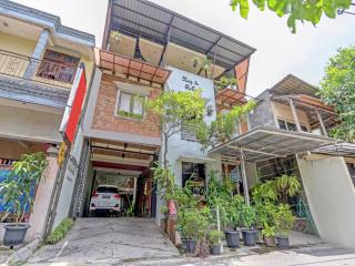 Huiz de Rico Guesthouse Syariah near Ambarrukmo Area - 3