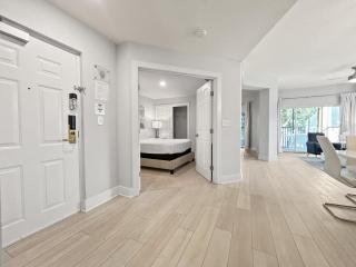 Modern & Spacious 3 Bedroom Retreat! - 6