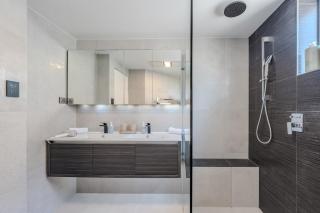 NEW 2BR 6P Walk to Freshwater, Manly & Curl Curl - 1