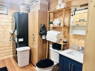 Big Lake Alaska Cozy Cub Cabin with Private Hot Tub & Sauna - 9