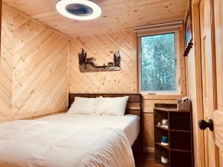 Big Lake Alaska Cozy Cub Cabin with Private Hot Tub & Sauna - 3