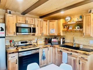 Big Lake Alaska Cozy Cub Cabin with Private Hot Tub & Sauna - 2