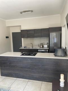 Cozy Oakdene Retreat Perfect for Couples - 3