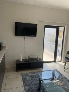 Cozy Oakdene Retreat Perfect for Couples - 2