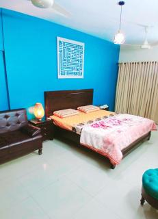 3 Bedrooms Drawing Lounge Furnished Apartment in Gulshan-e-Iqbal - 6