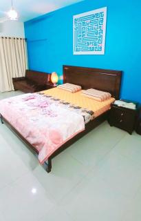 3 Bedrooms Drawing Lounge Furnished Apartment in Gulshan-e-Iqbal - 5