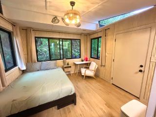 Off-Grid Getaway with Ocean Views in Paradise - 6