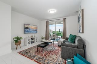 Stylish Apt with Pool and Gym near beach - 0