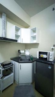 Cozy Modern Studio Overlooking the Skyline - 9