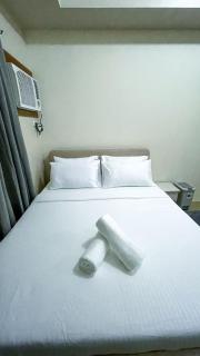 Cozy Modern Studio Overlooking the Skyline - 4