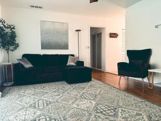 Modern SD Oasis with Pool & HotTub - 9