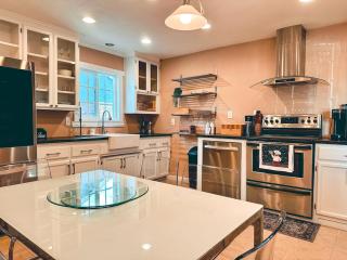 Modern SD Oasis with Pool & HotTub - 5