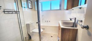 Sweeping Harbour & Ocean Views Over Sydney's East - 4