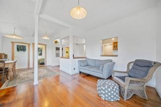 Ocean Breeze Cottage - Paekakariki Holiday Home - 3